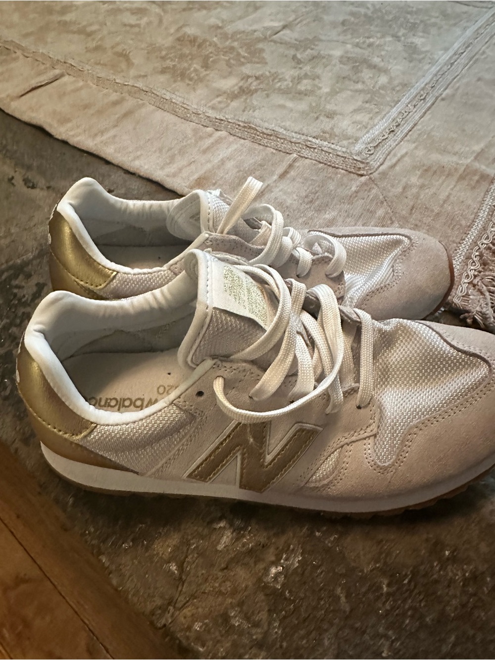 New Balance 520 white/gold with tan suede trim size 7 barely worn